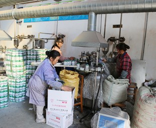 全自動膠盒粘盒機與半自動的區(qū)別